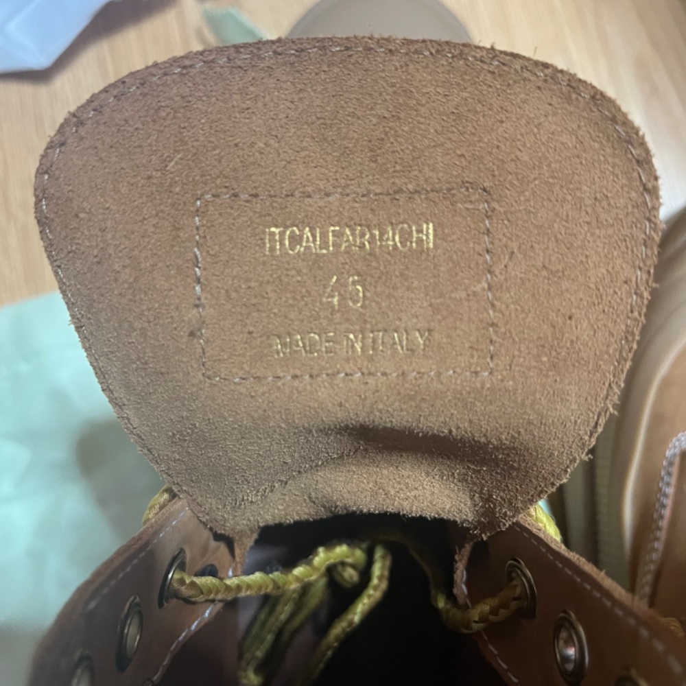 Burberry Boots - Picture 6 of 6